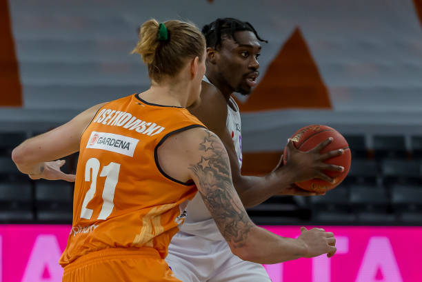 和任意球闻 和任意球闻